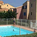 Grand T3 Avec Terrasse, Piscine Et Parking Pres De La - Fr-1-81-242 *