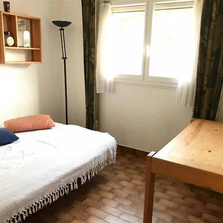 Apartment Grand T3 Avec Terrasse, Piscine Et Parking Pres De La - Fr-1-81-242 *