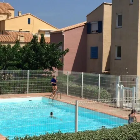 Grand T3 Avec Terrasse, Piscine Et Parking Pres De La - Fr-1-81-242 *