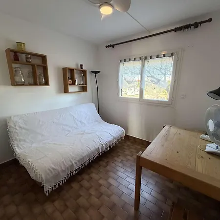 Appartement Grand T3 Avec Terrasse, Piscine Et Parking Pres De La - Fr-1-81-242 *