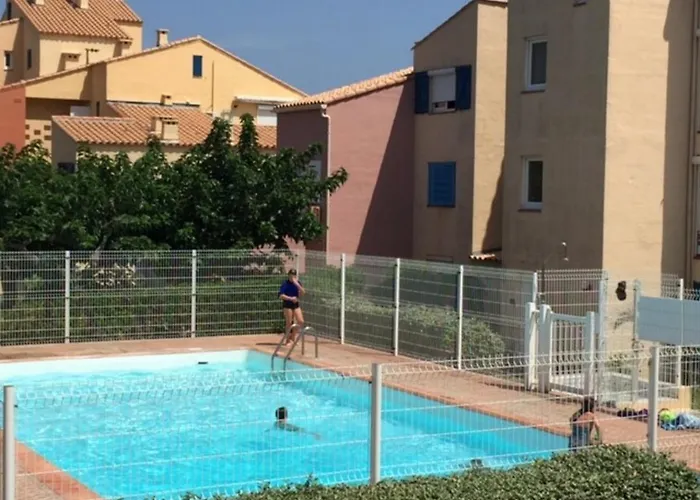 Grand T3 Avec Terrasse, Piscine Et Parking Pres De La - Fr-1-81-242 *