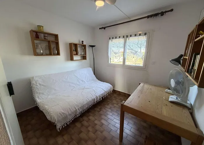 Appartement Grand T3 Avec Terrasse, Piscine Et Parking Pres De La - Fr-1-81-242 *